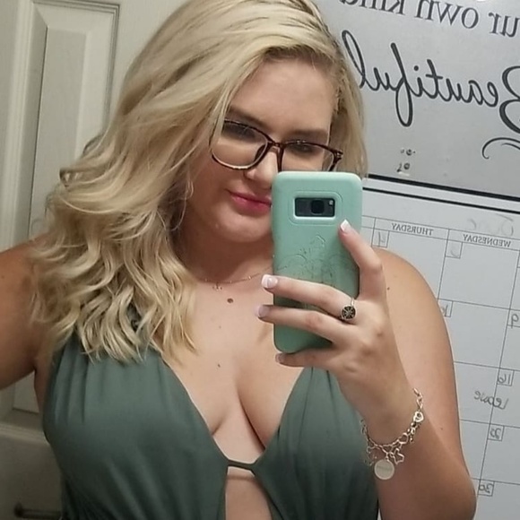 Meet your Posher, Dani - Picture 1 of 1